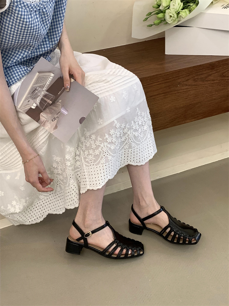 French Bohemian Retro Brown Toe Strap Sandals for Women 2025 Summer Vacation Fairy Chunky Heel Roman Shoes