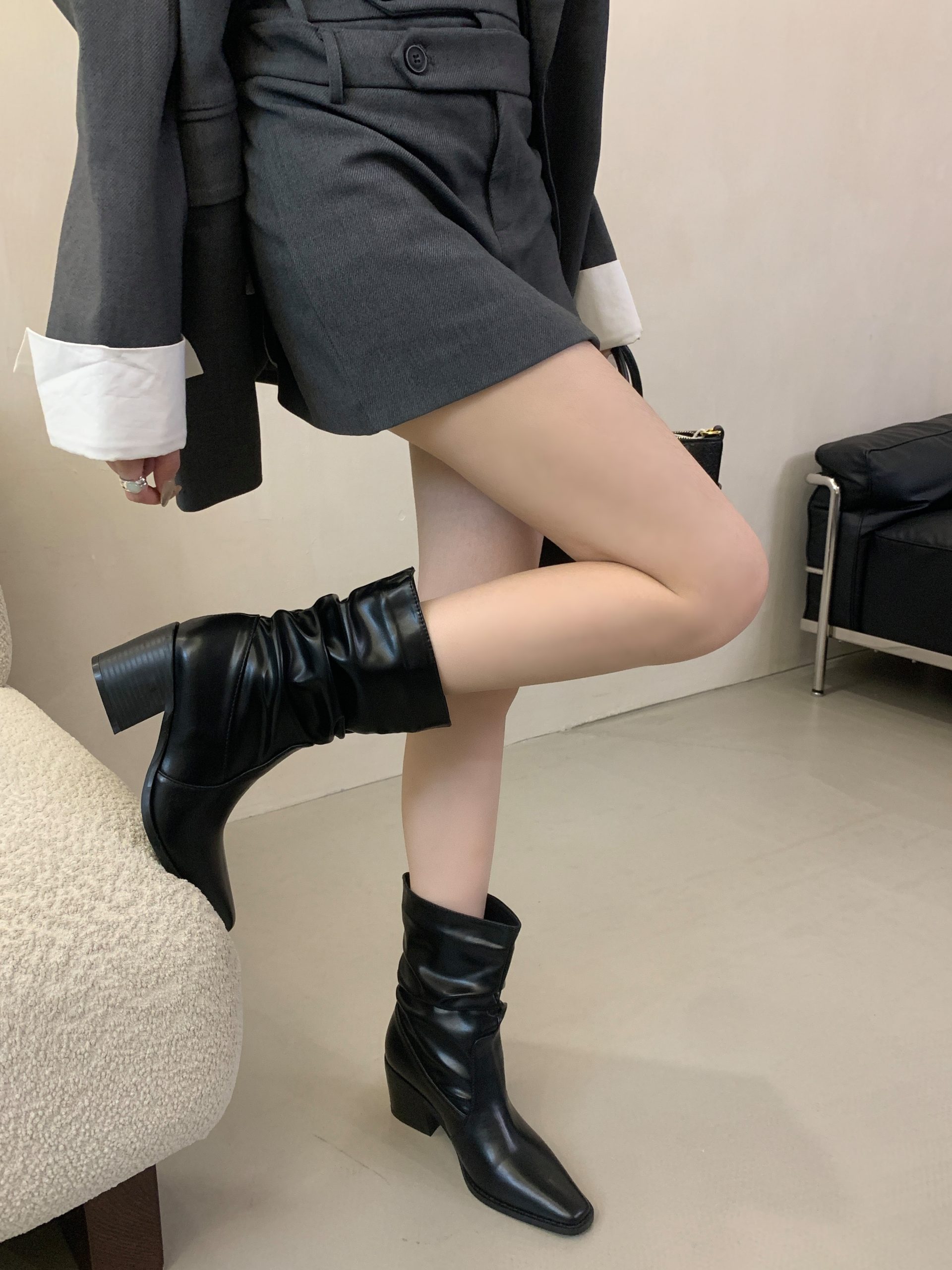 1752208177659_V9VZvN.jpg 25 Retro Pointed Toe Chunky Heel Stretch Slim Boots Women British Mid Calf Folded Stacked Boots Korean Fashion Short Boots